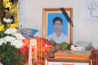 Truy tặng huy hiệu “Tuổi trẻ dũng cảm” cho em Nguyễn Văn Nam - ảnh 1